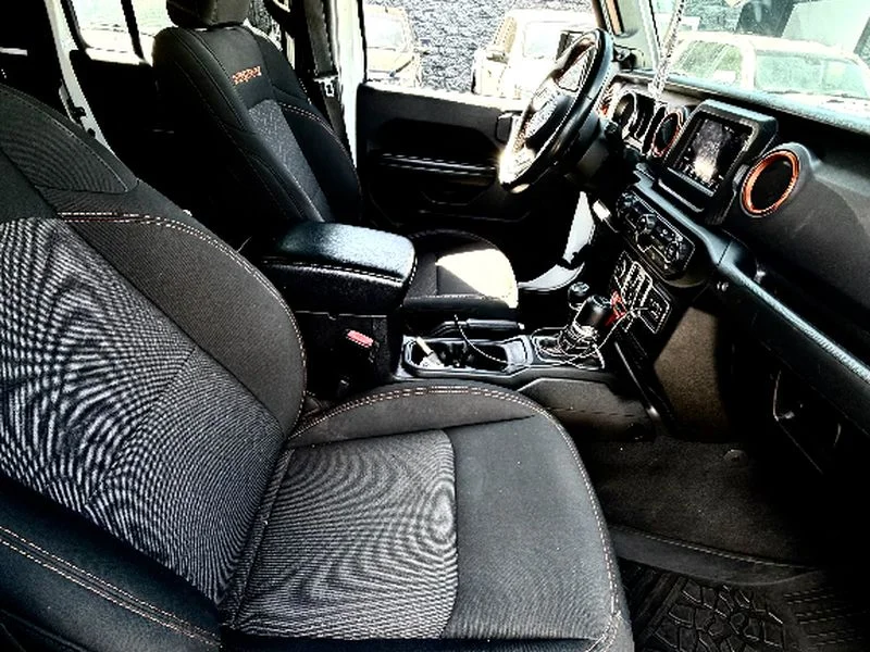 Used 2021 Bright White Clearcoat Jeep Mojave image 5