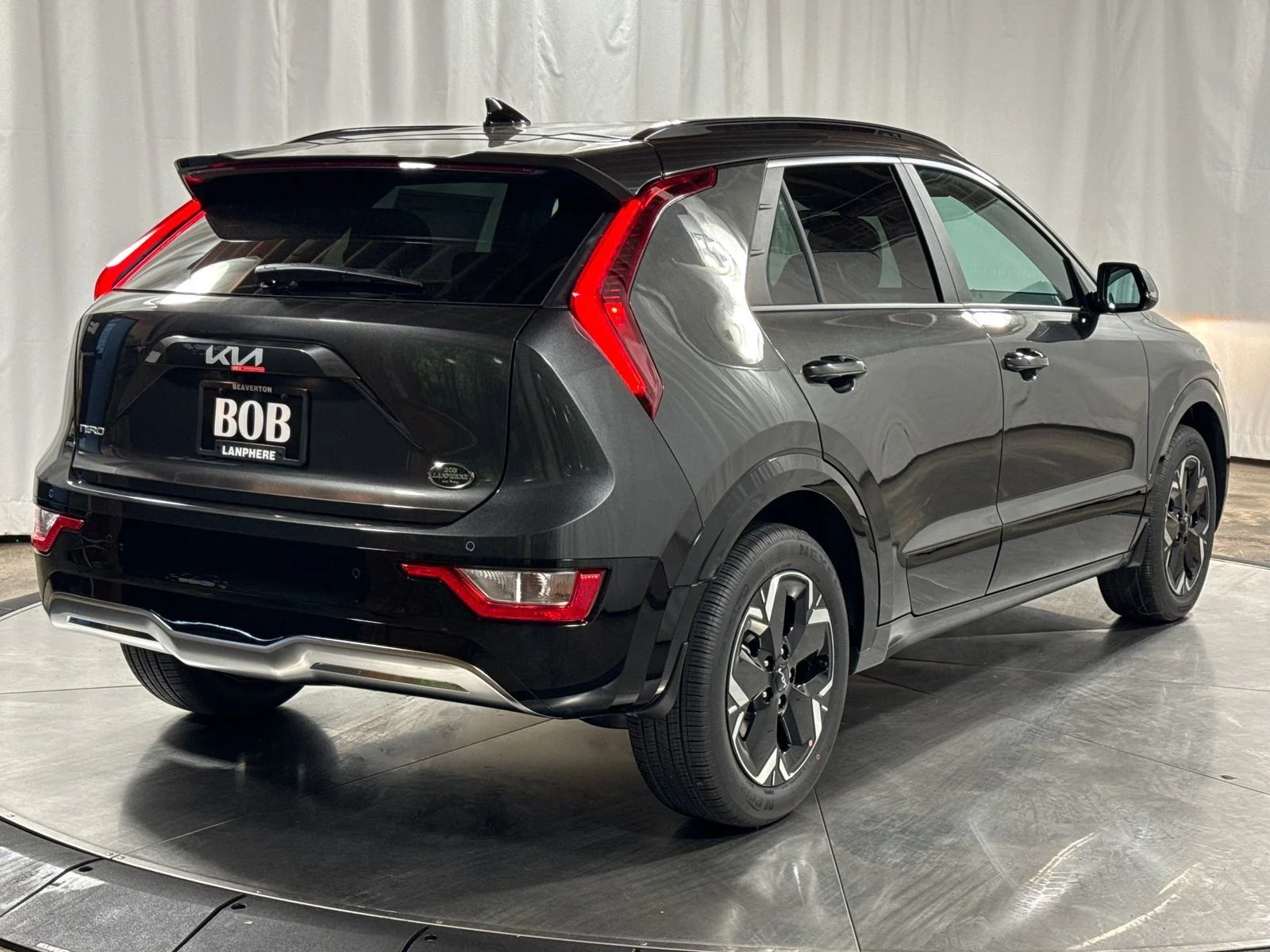 New 2026 Gray Kia Wind image 8