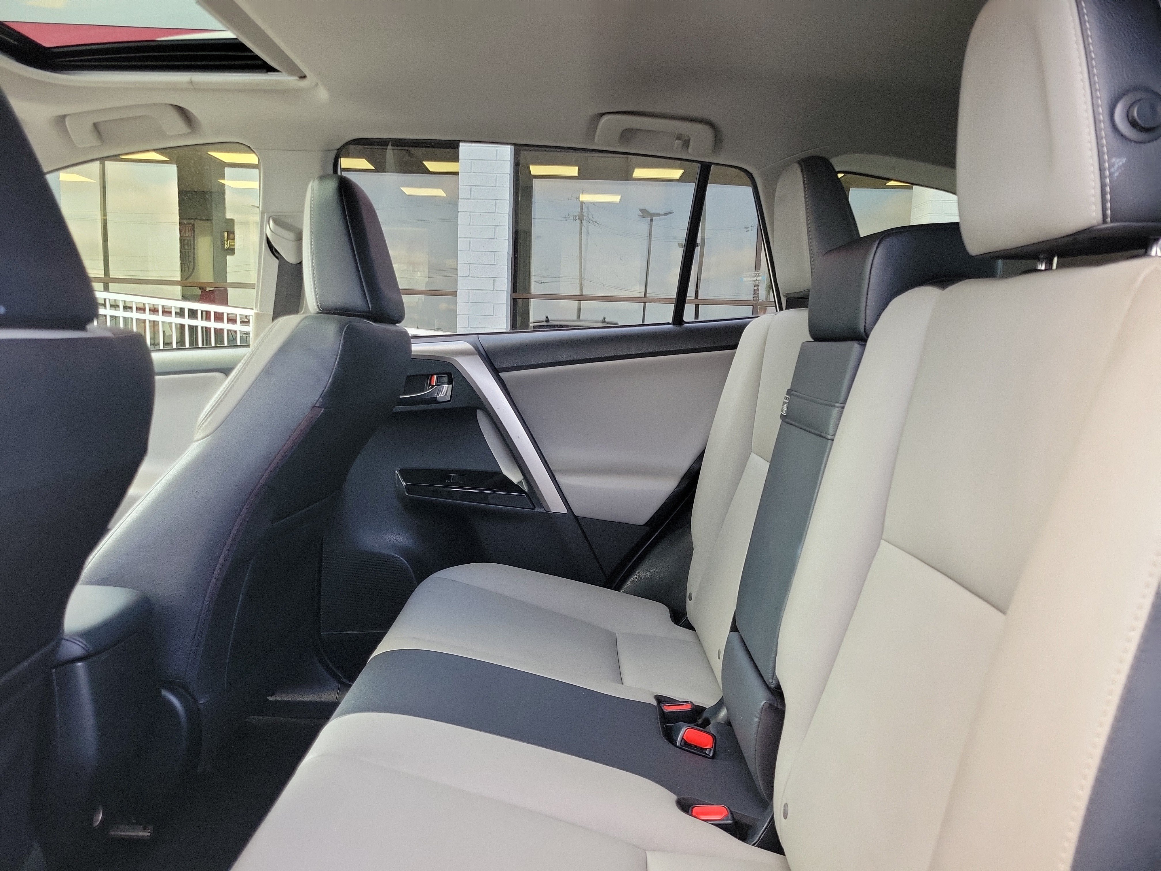 Used 2018 Blizzard Pearl Toyota Hybrid Limited image 11
