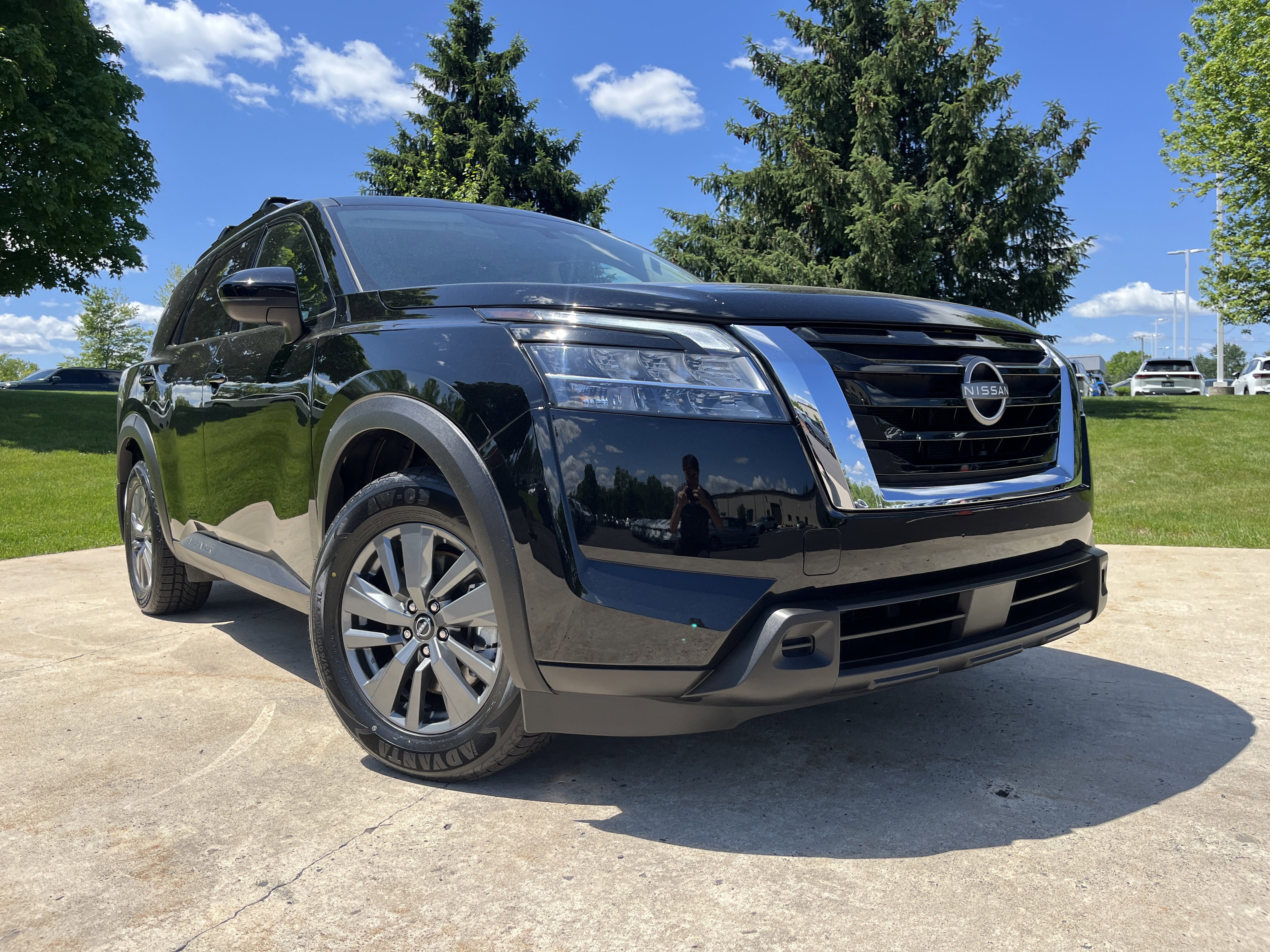 Used 2022 Super Black Nissan SV image 2