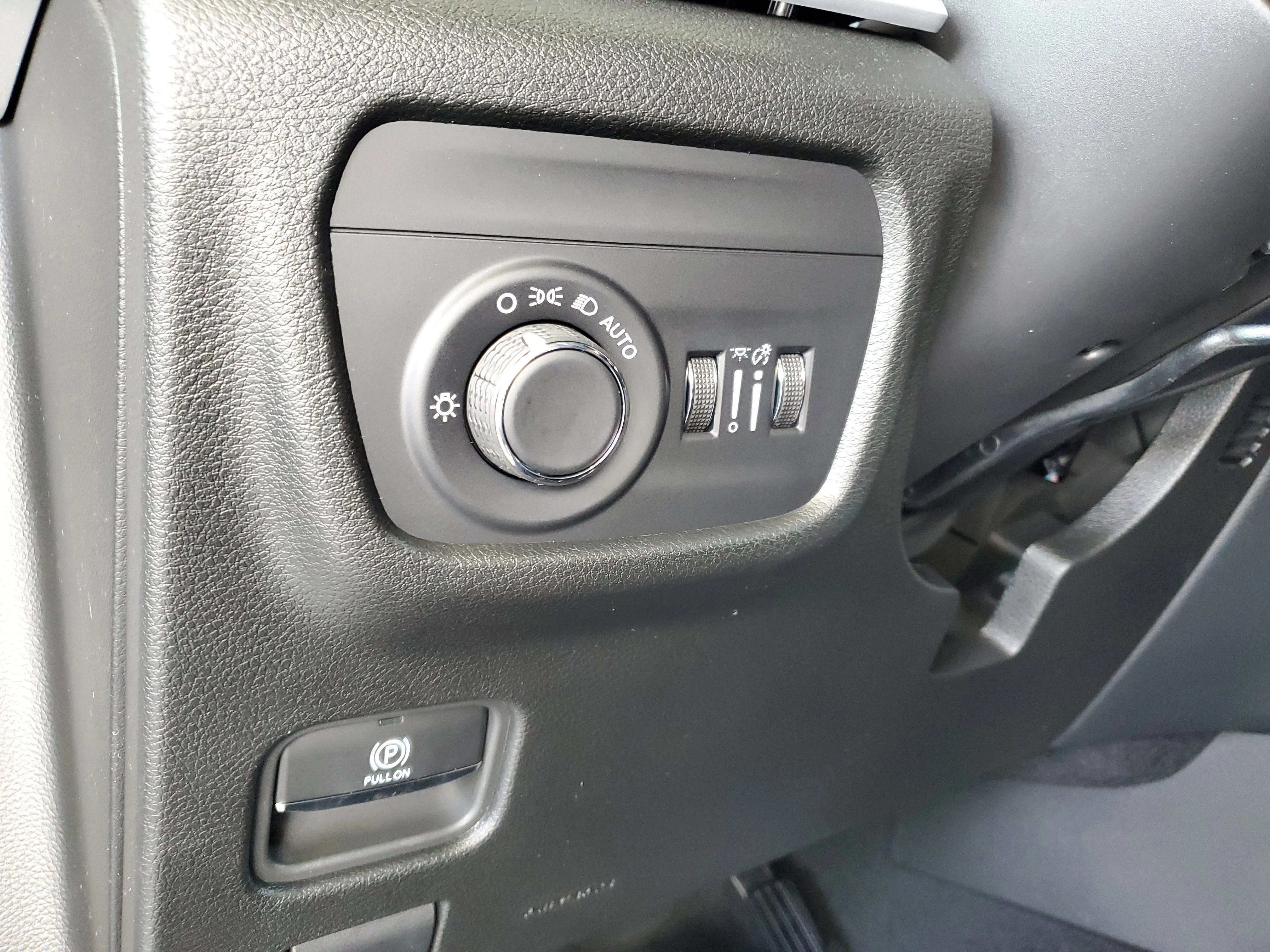 New 2026 Bright White Clear-Coat Exterior Paint Jeep Laredo image 21