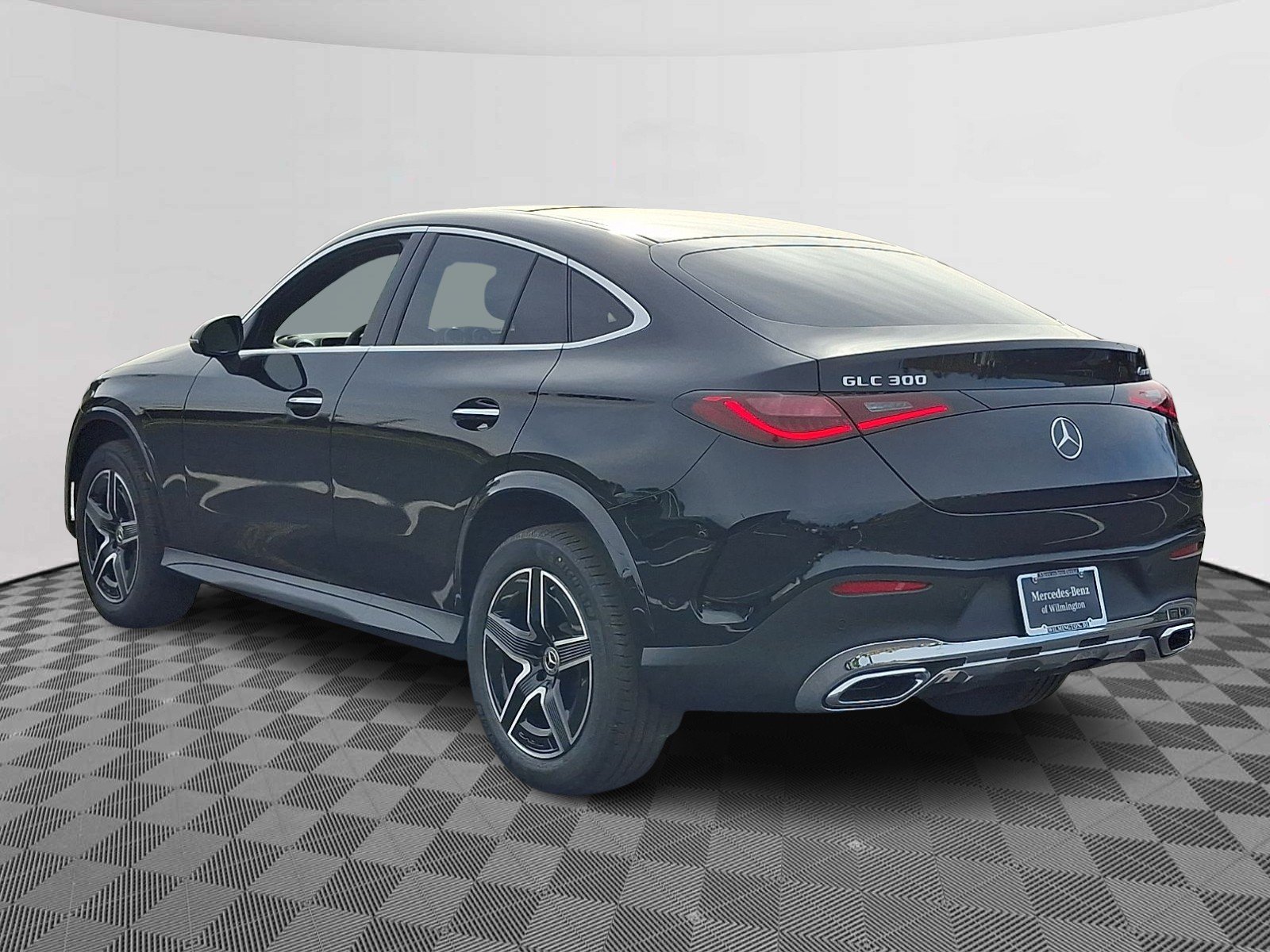 New 2027 Black Mercedes-Benz GLC 300 image 4
