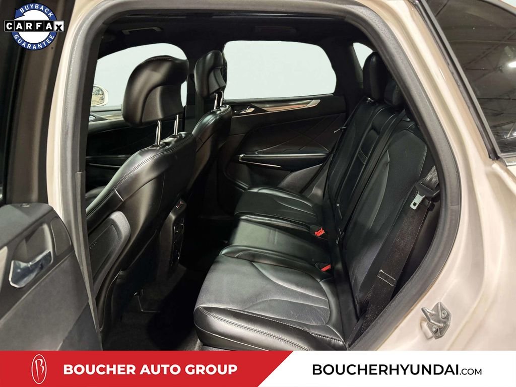 Used 2019 White Platinum Metallic Tri-Coat Lincoln Reserve image 24