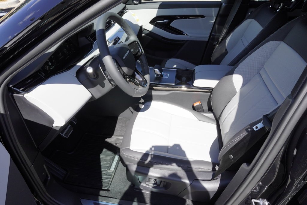 New 2026 Santorini Black Land Rover Hoxton Edition image 19