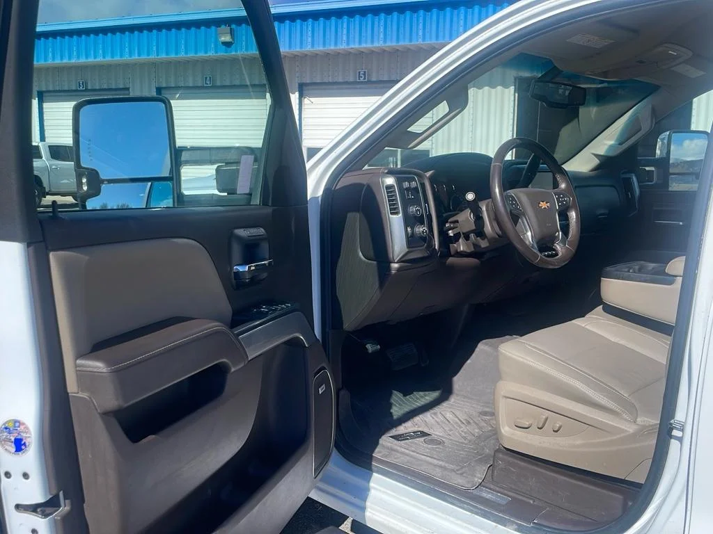 Used 2019 SUMMIT WHITE Chevrolet LTZ image 10