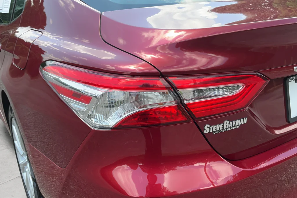Used 2018 Red Toyota LE image 27