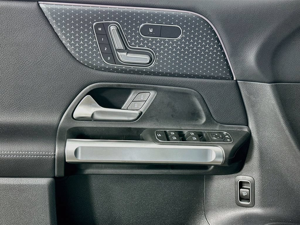 New 2026 Cirrus Silver Metallic Mercedes-Benz GLB 250 image 47