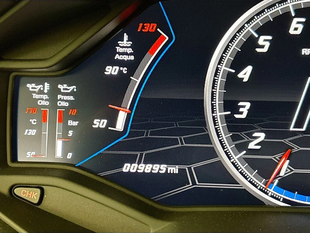 Used 2020 Red Lamborghini Base image 11