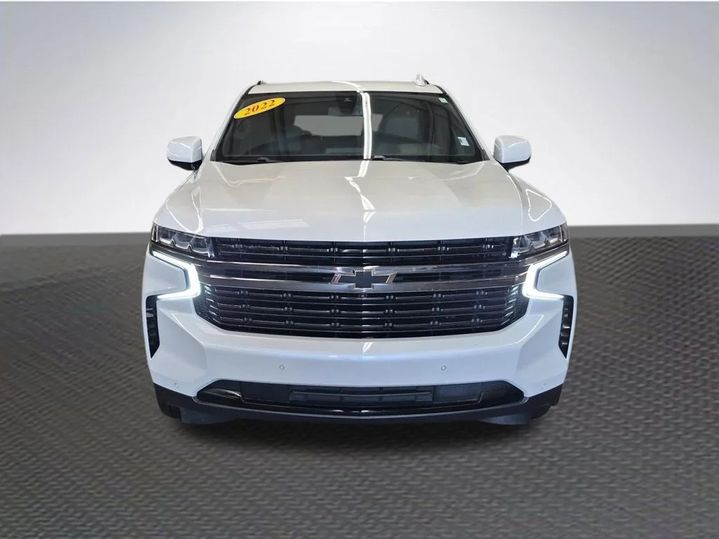 Used 2022 Iridescent Pearl Tricoat Chevrolet RST image 3