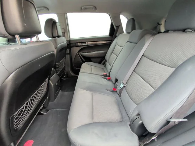 2013 Kia Sorento LX - Photo 13