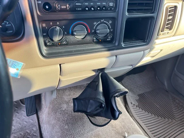 Used 2001  GMC SLE image 20