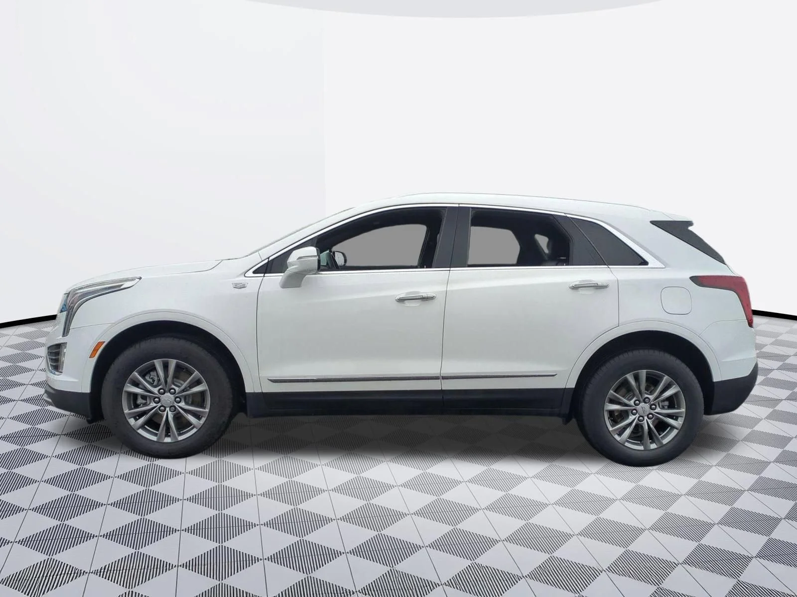 Used 2022 Crystal White Tricoat Cadillac FWD Premium Luxury image 4
