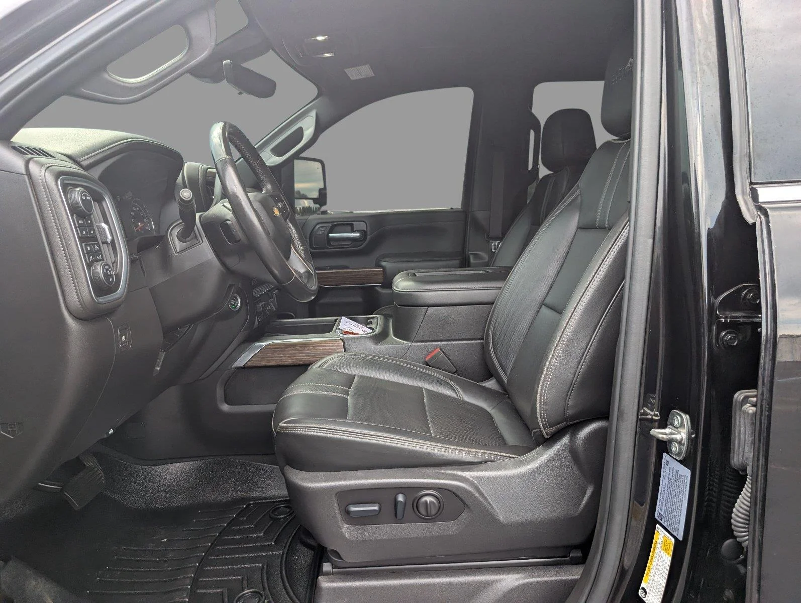 Used 2022 Mosaic Black Metallic Chevrolet High Country image 16