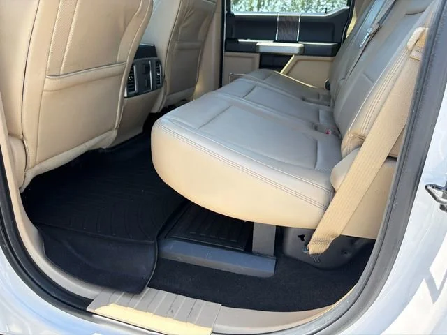 Used 2017  Ford Lariat image 20