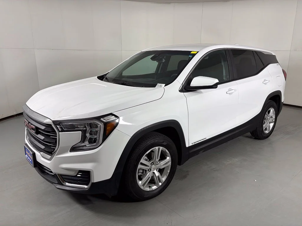 Used 2024 White GMC SLE image 4