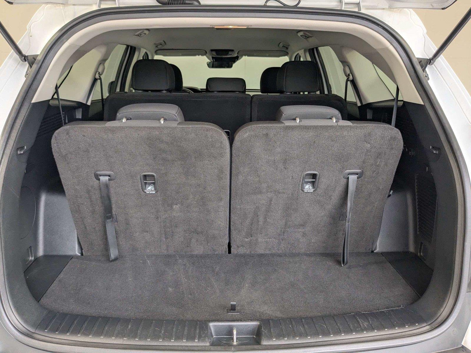 Used 2023 Glacial White Pearl Kia LX image 8