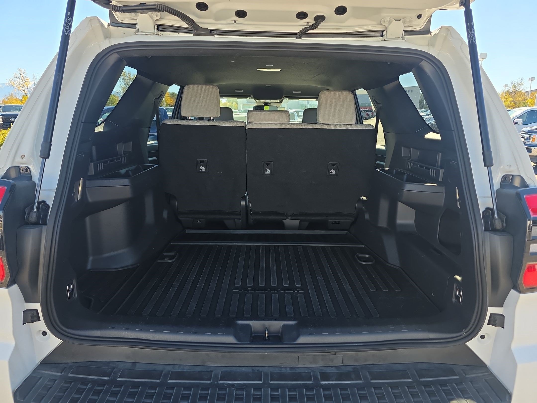 Used 2025 Ice Toyota SR5 image 29