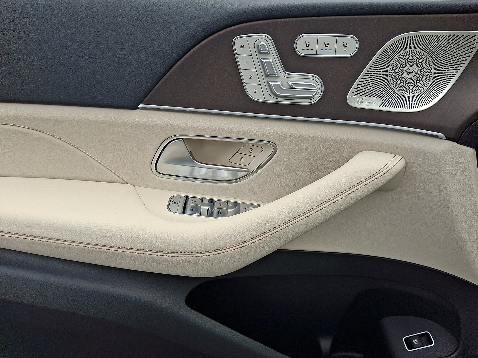 New 2027 Polar White Mercedes-Benz GLS 450 image 10