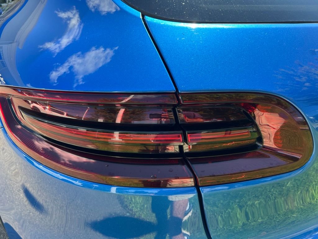 Used 2017  Porsche GTS image 5