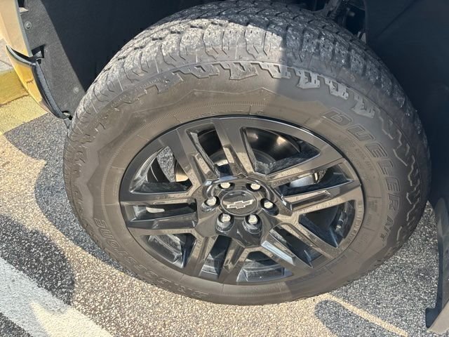 Used 2025 Gray Chevrolet LT Trail Boss image 4