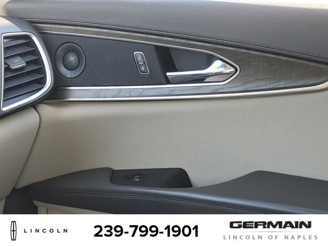 Used 2020 White Lincoln Reserve image 28