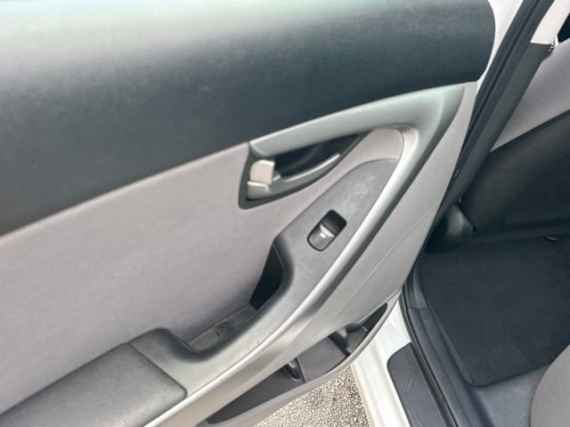 Used 2016 White Hyundai SE image 11