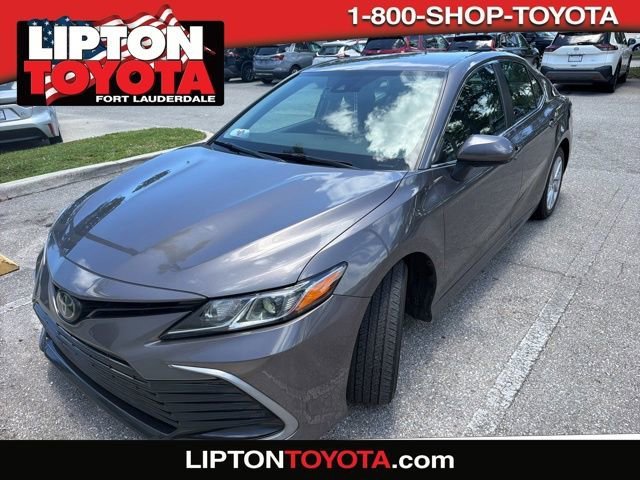 2023 Toyota Camry LE's photo