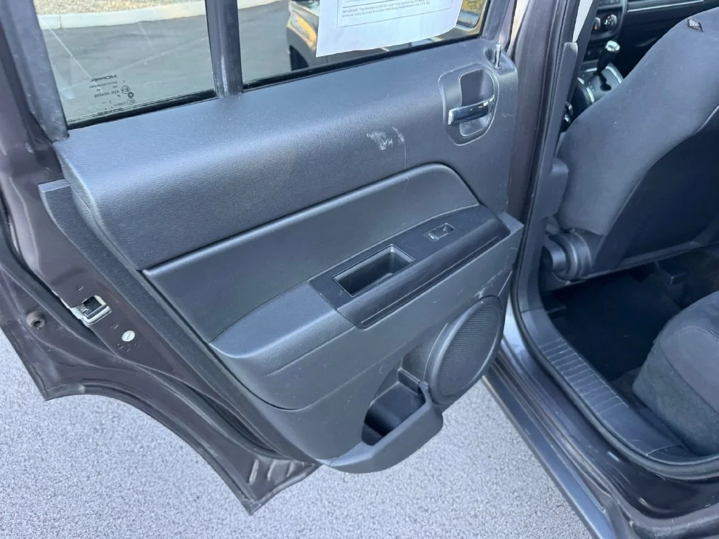 Used 2016 Gray Jeep Latitude image 13