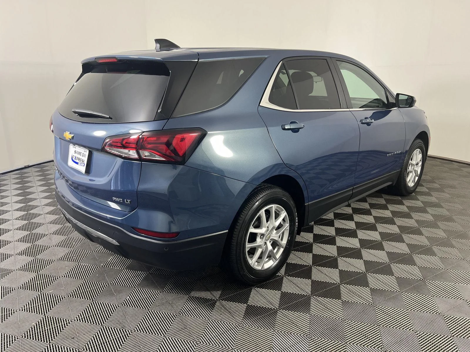 Used 2024 Lakeshore Blue Metallic Chevrolet LT image 25
