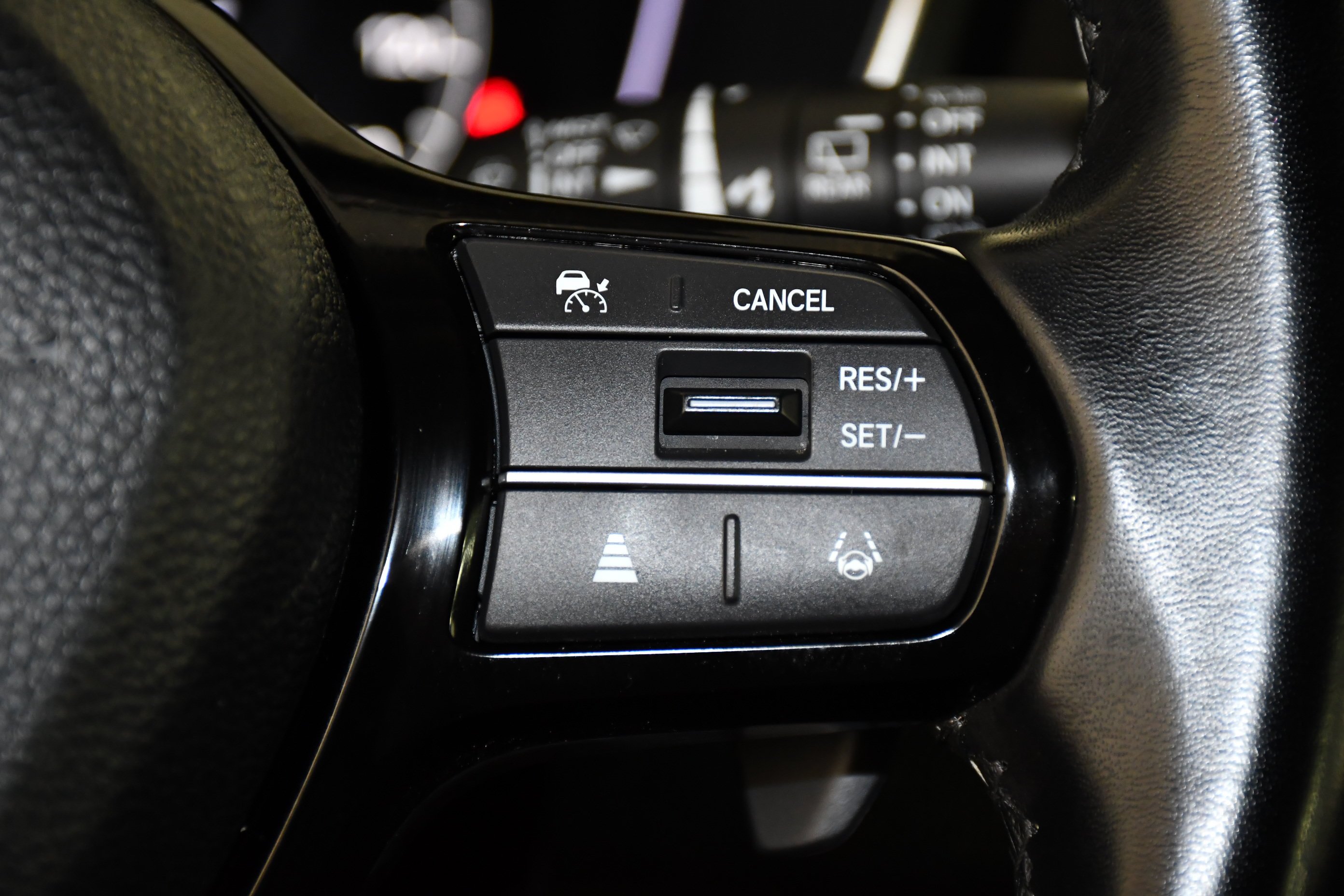 Used 2024 Modern Steel Metallic Honda EX-L 8 Passenger image 22