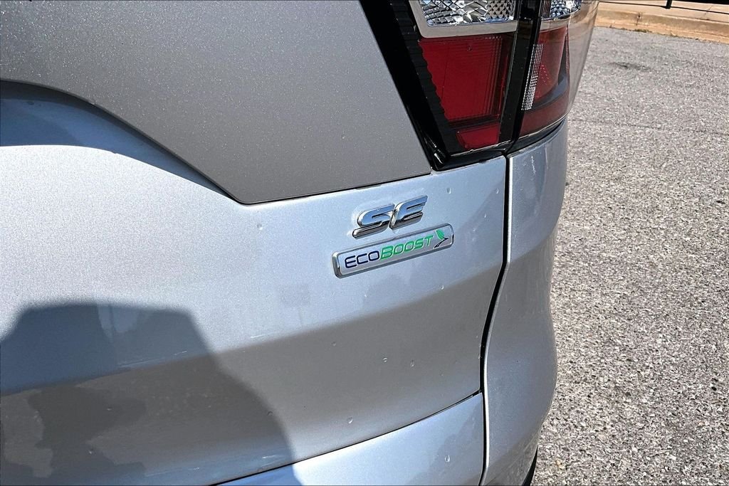 Used 2018 Silver Ford SE image 28