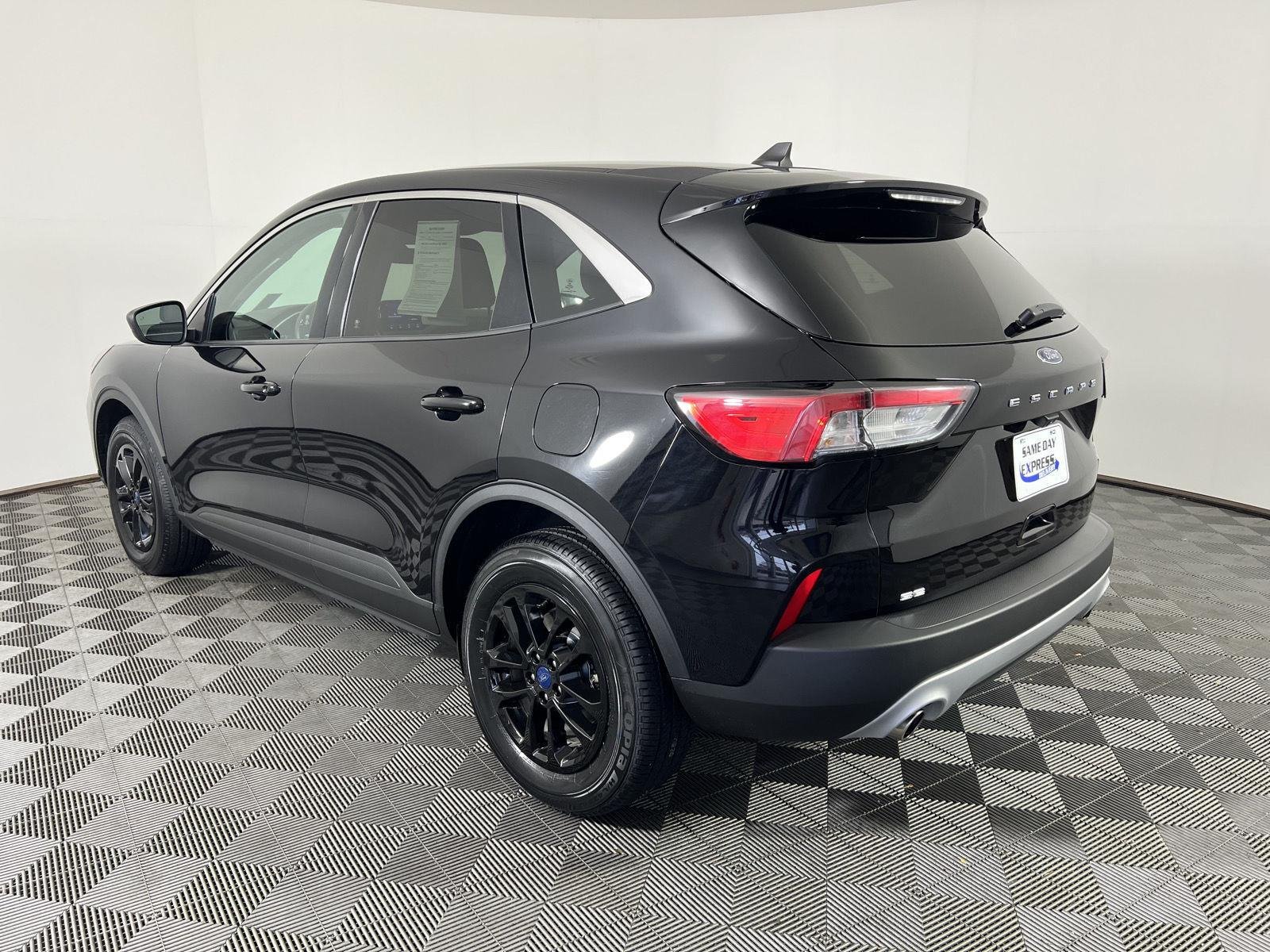 Used 2022 Agate Black Ford SE image 24