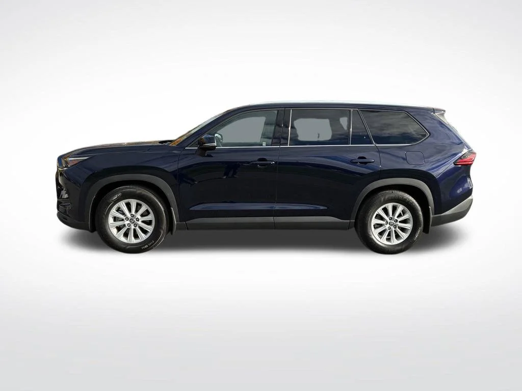 Used 2025  Toyota XLE image 2