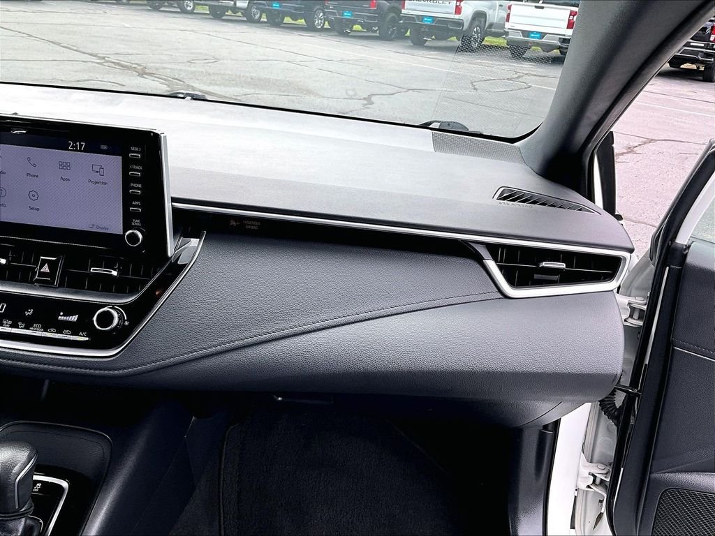 Used 2020 White Toyota SE image 13