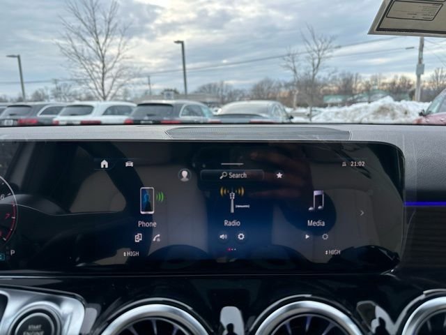 New 2026 Polar White Mercedes-Benz GLB 250 image 30