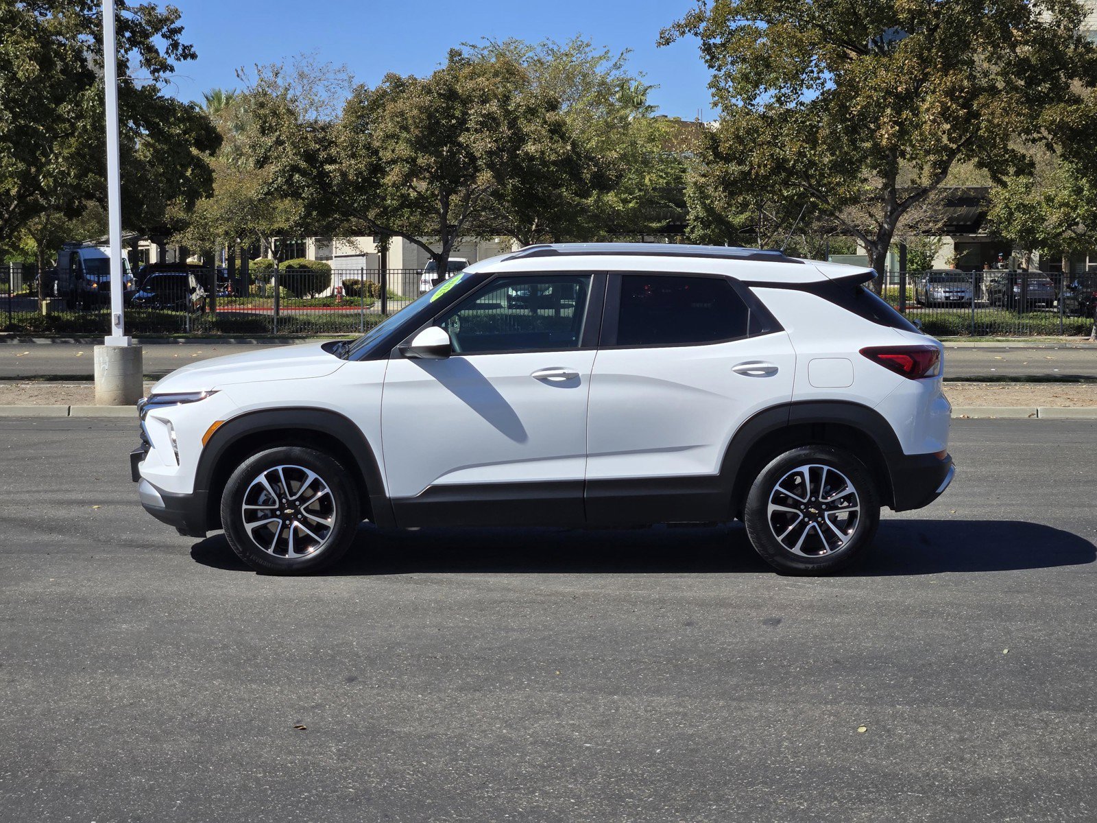 Used 2025 Summit White Chevrolet LT image 7