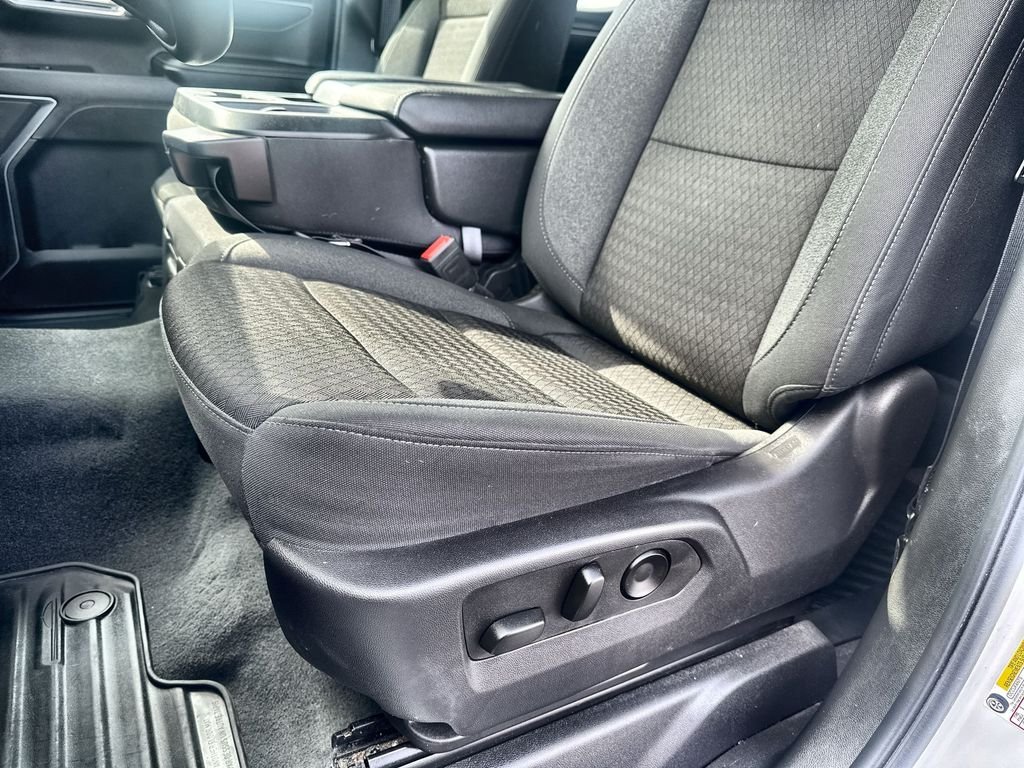 Used 2024 White GMC Elevation image 12