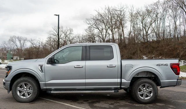 Used 2025  Ford XLT image 9