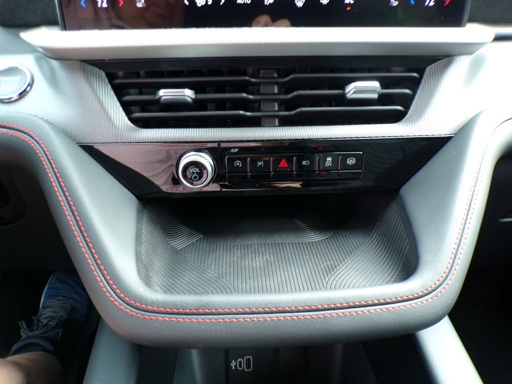 New 2026 Space White Metallic Ford ST-Line image 23
