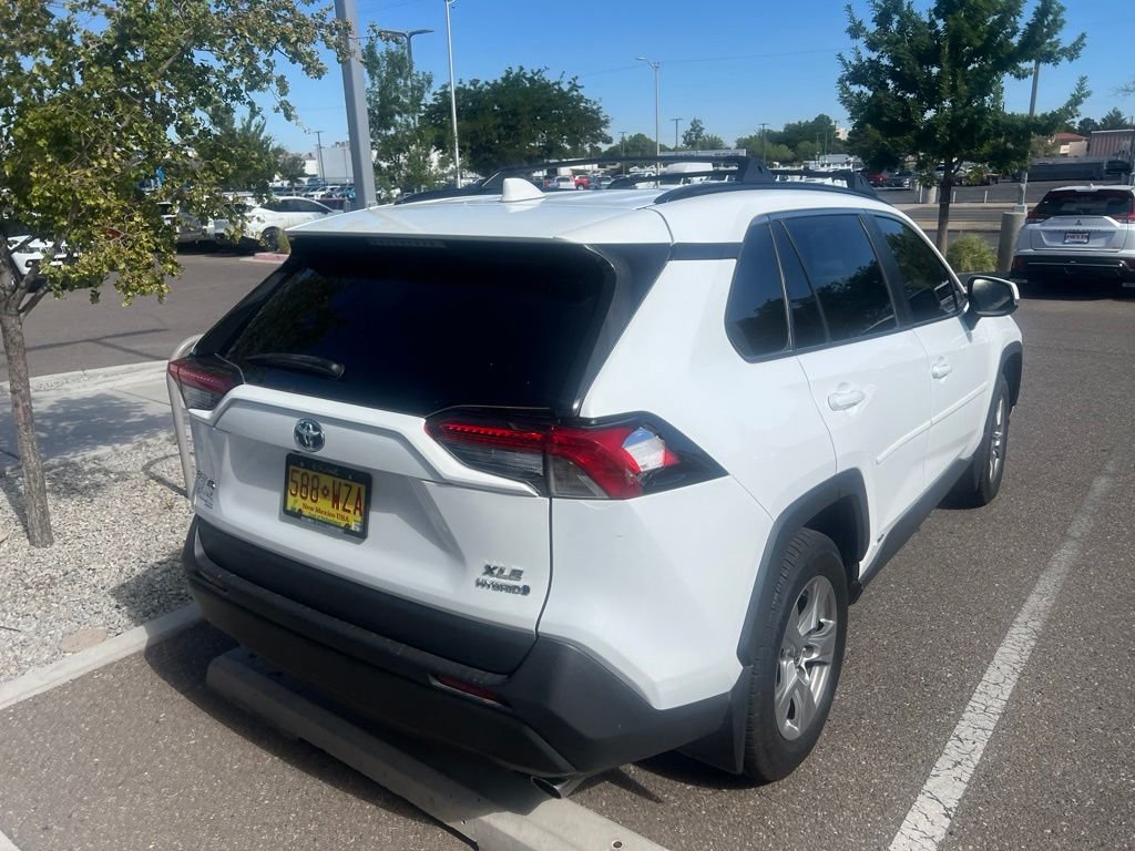 Used 2022 White Toyota XLE image 6