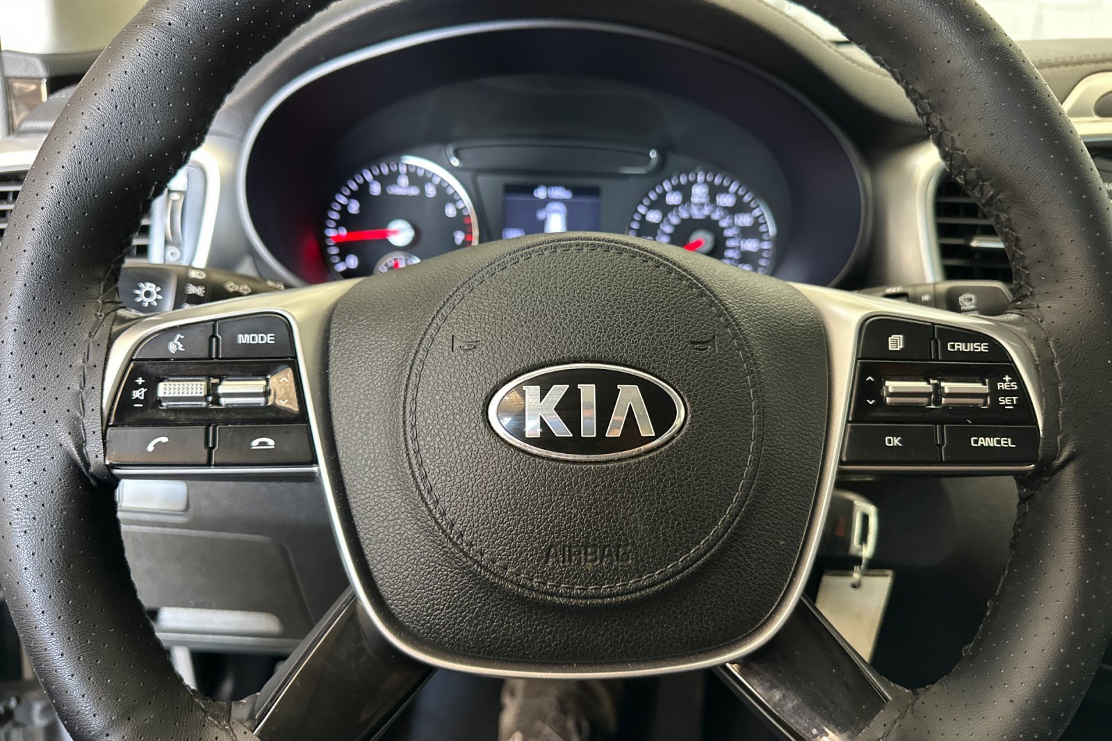 Used 2020 Silver Kia LX image 25