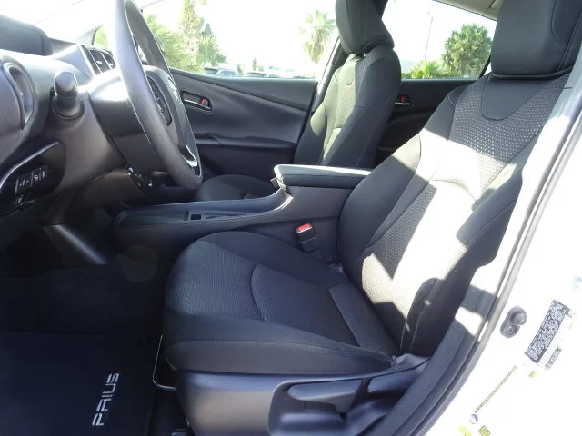Used 2020 Super White Toyota LE image 7
