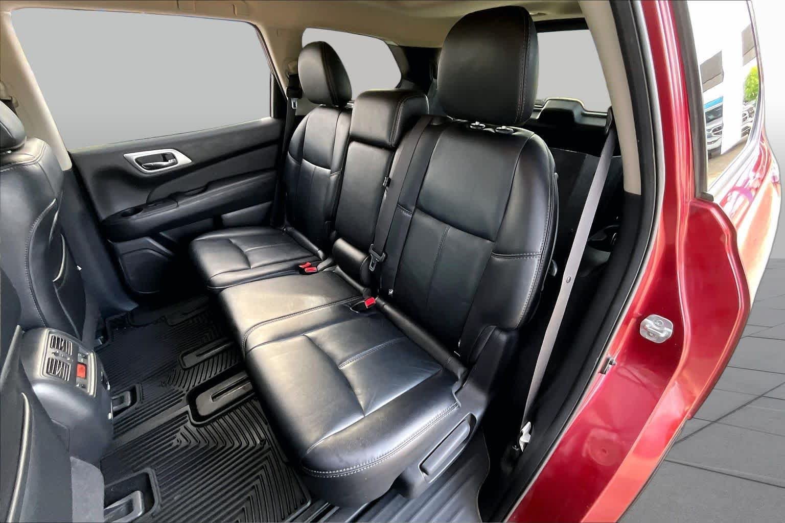 Used 2015 Cayenne Red Nissan SL image 20