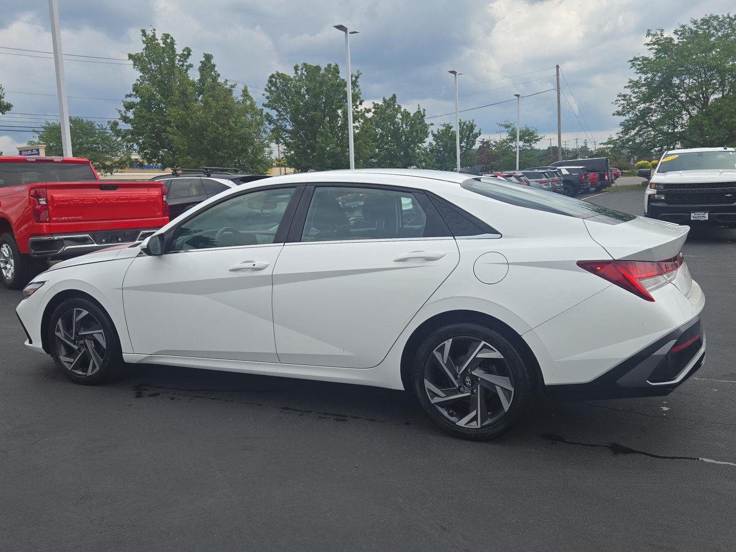 Used 2024 Serenity White Hyundai SEL image 4