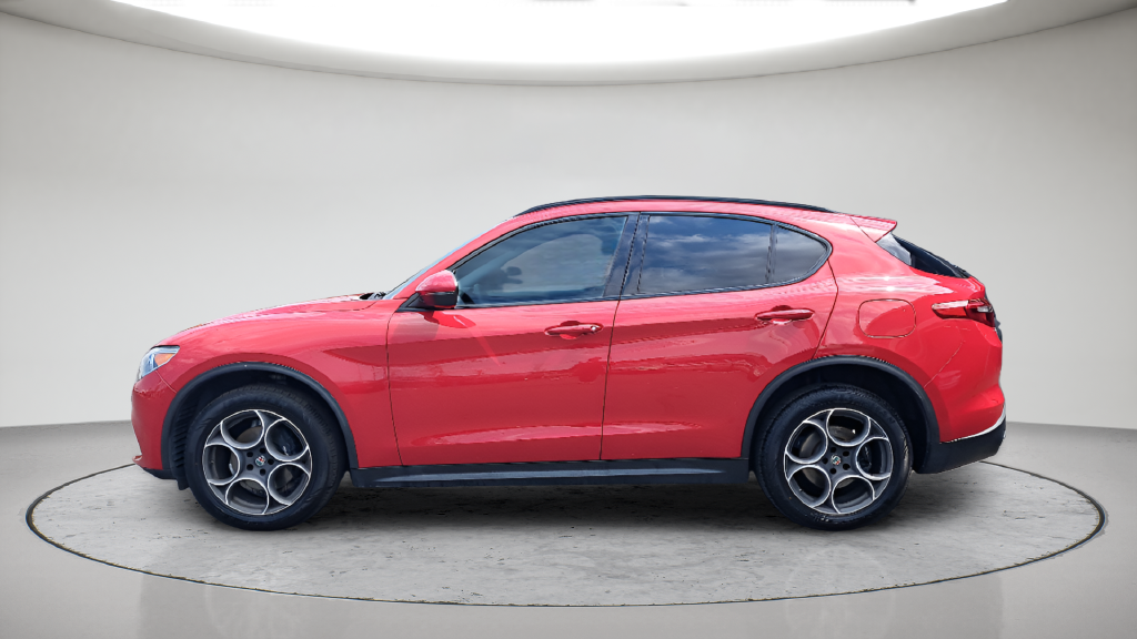 Used 2018 Red Alfa Romeo Base image 8