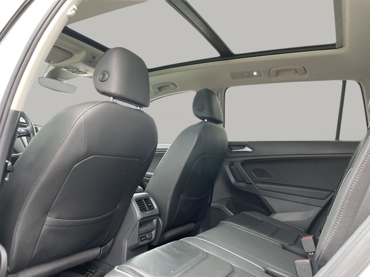 Used 2019 Pure White Volkswagen SEL Premium image 16