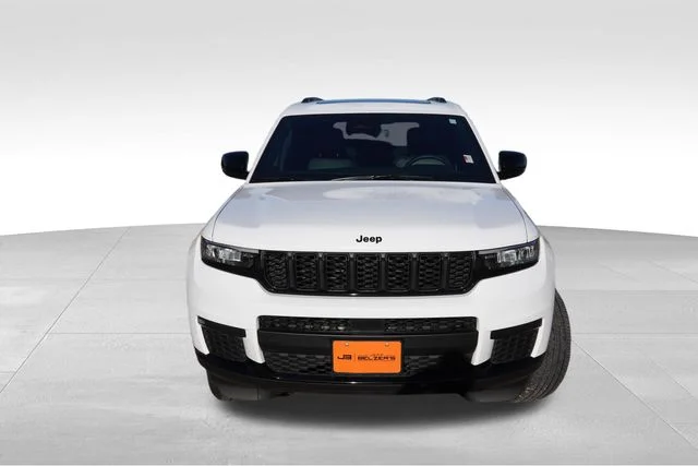Used 2023 White Jeep Altitude image 12