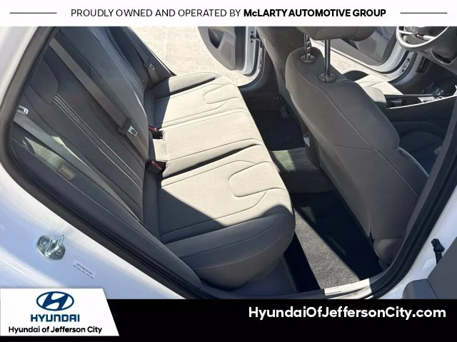 Used 2025 White Hyundai Blue image 14
