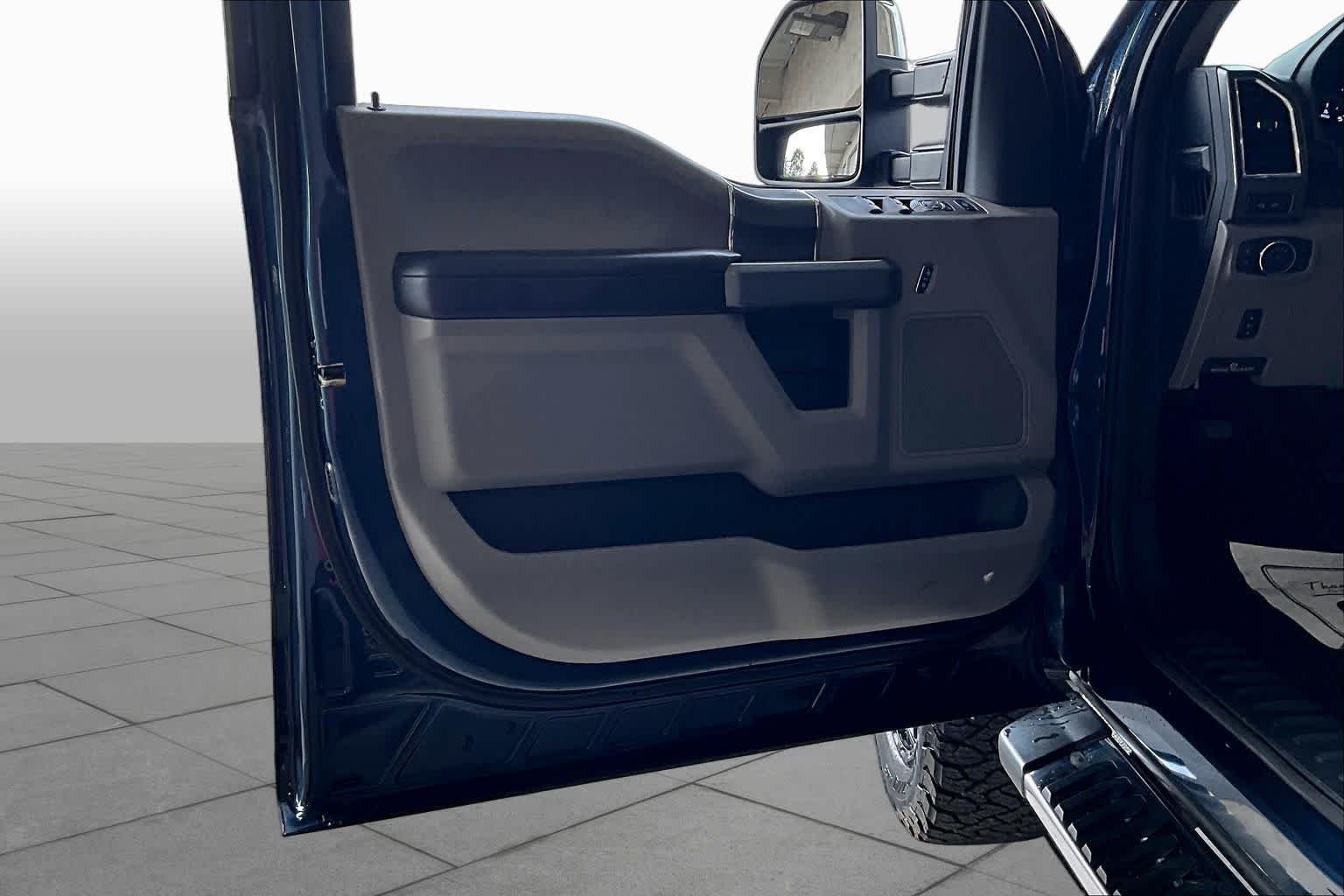 Used 2017 Blue Jeans Ford XLT image 21