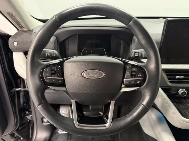 Used 2025 Black Ford Platinum image 20